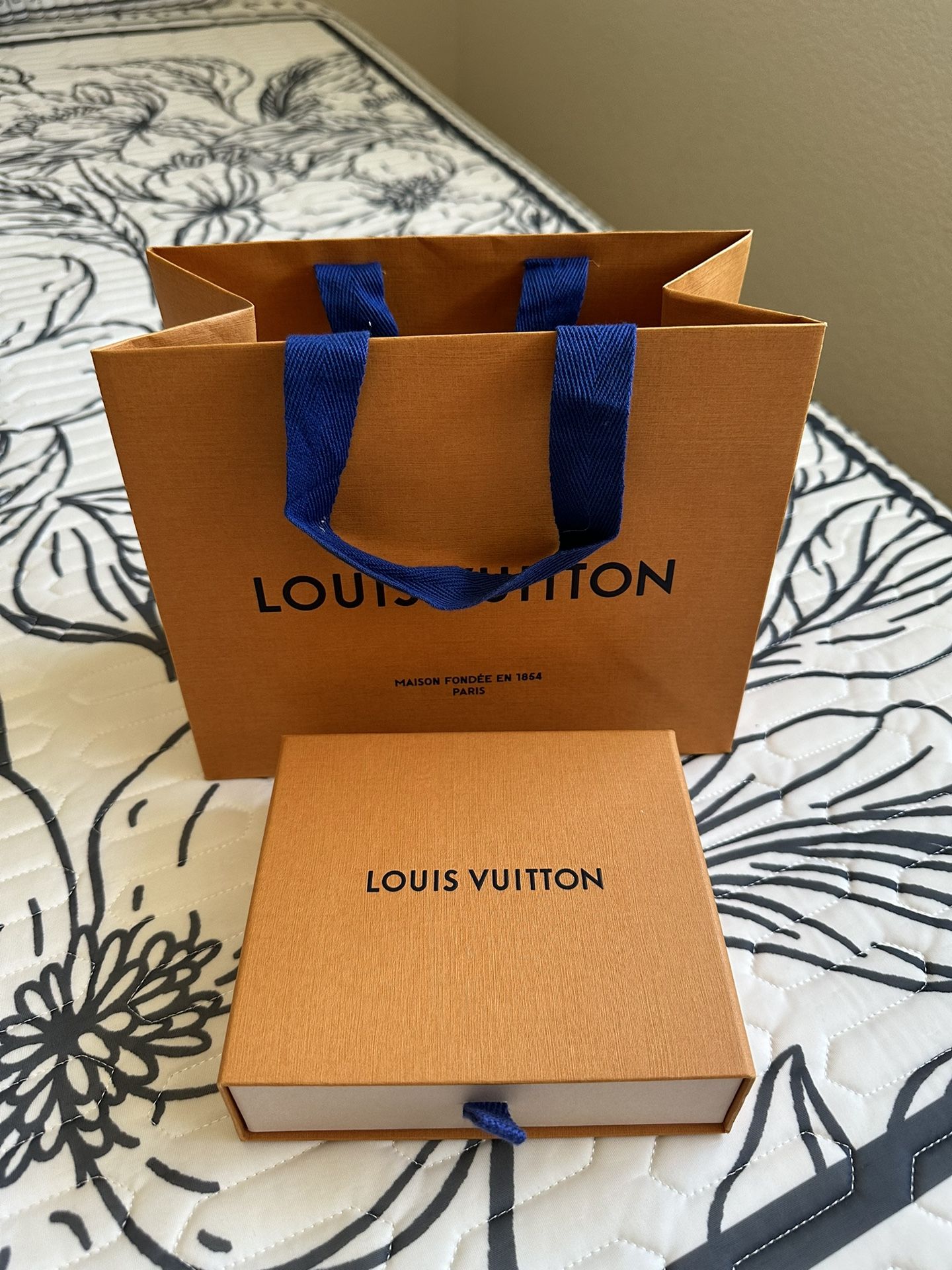 louis vuitton Box With Shopping Bag. Good For Small Wallet Or Jewelry