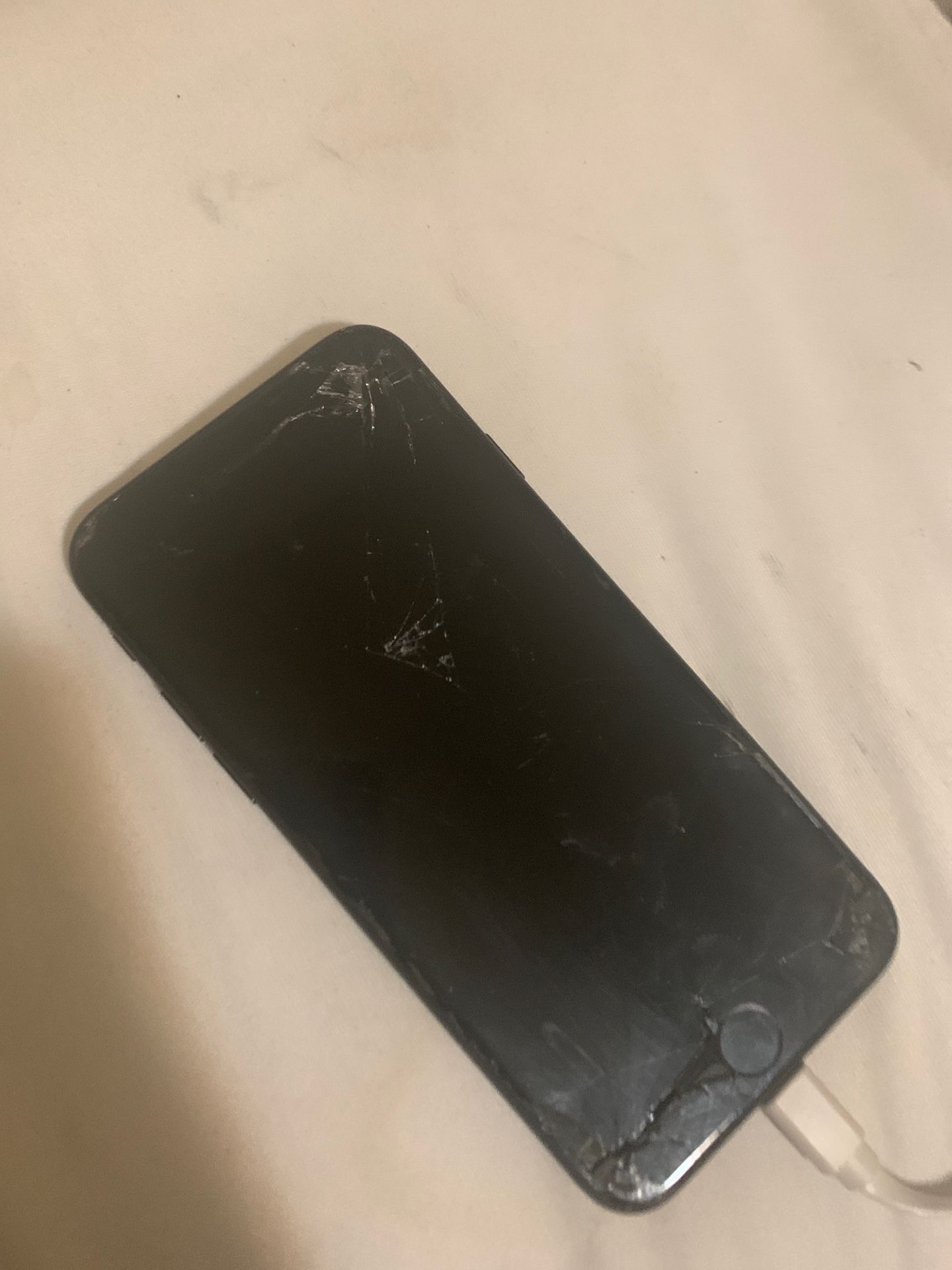 Broken iPhone 7 doesn’t work at all
