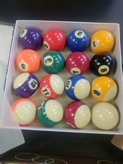 Billiard balls pool players