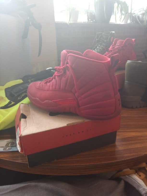 Jordan 12 2018 Size 9/2