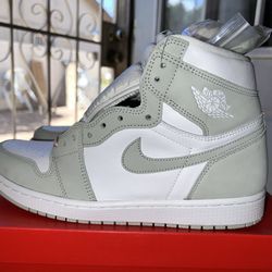 Jordan 1 High OG. New. Size 12/10.5M