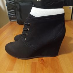 New Arizona Jean Lace Up Black Booties Women's 9