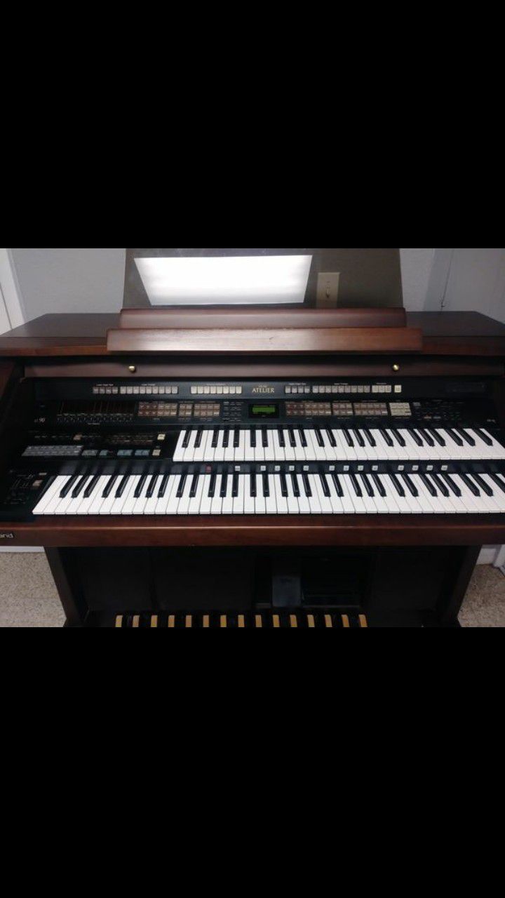 Roland AT-90 Organ + Beautiful Storage Bench!
