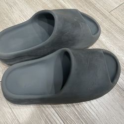 Yeezy Slides 9