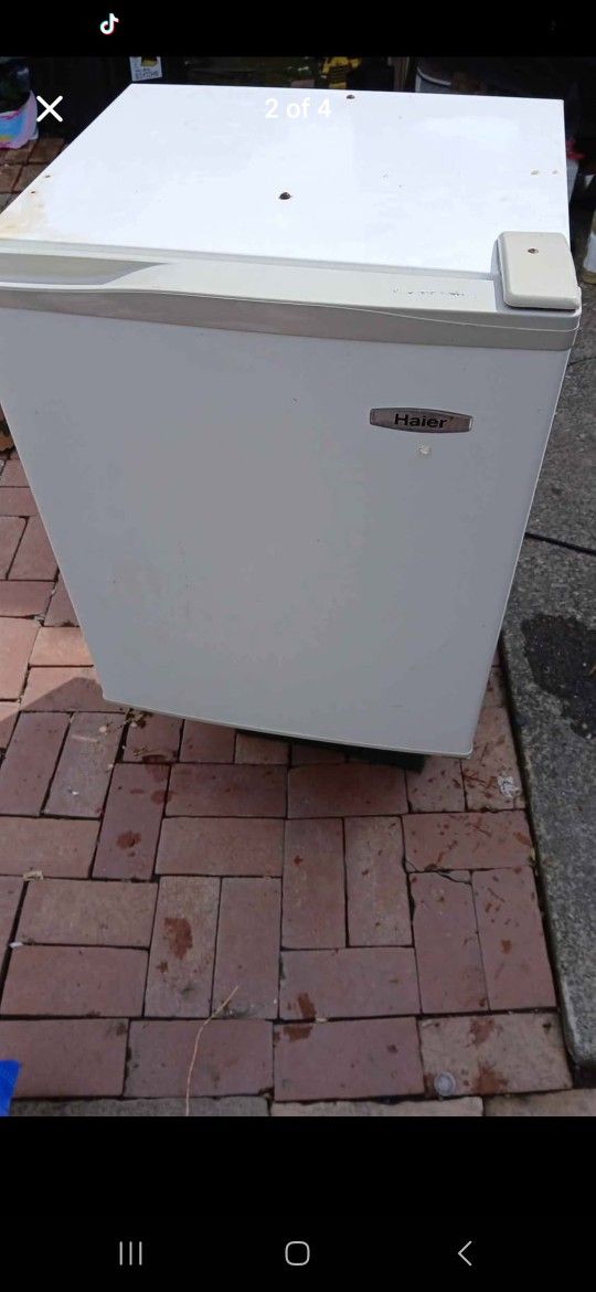 Haiser Mini Fridge