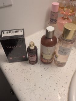 These are a bundle I'm selling 4 of these smelling perfume and also a body wash