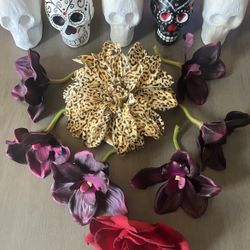 5 Dia De Los Muertos Cast Skulls Painted Unpainted Fake Flowers Craft Supplies
