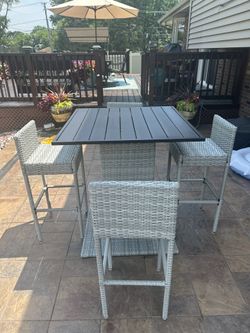 Patio Table Ands Stools