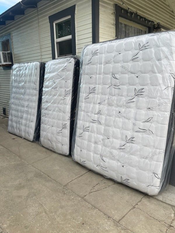 🟣New Mattress In A Plastic Sealed 🟣Pillow Top 12" Thick 🟣Twin $145 Full $180 Queen $199