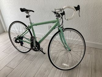 Lady's 24 Bike Shimano Gears.19" Frame, 