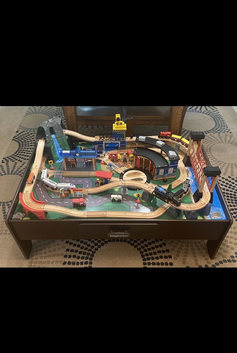 ToysRUs: Imaginarium Mountain Rock Train Table And Full Train Set