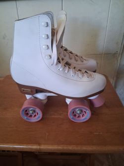 Womans White Chicago Rollerskates Size 6