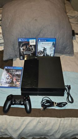 PS4 500GB Bundle with 3 Games