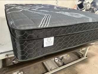 Mattress Black series Queen sizes 🛏️ Euro Pillow Top 12” medium firm 🆕  In Plastic   ➡️Mattress only $199  ➡️Mattress with box spring $260  🚚Delive