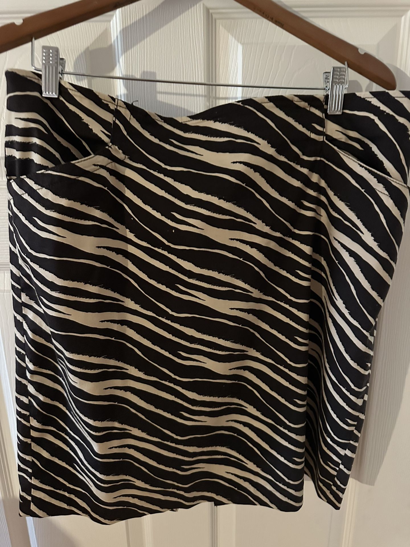 Ellen Tracy Zebra Print Skirt – Size 14