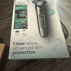 Philips Norelco Shaver 7100