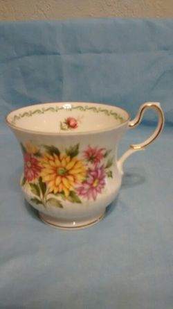 Tea Cup-fine bone china September Aster Pattern made by Rosina China Co. LTD