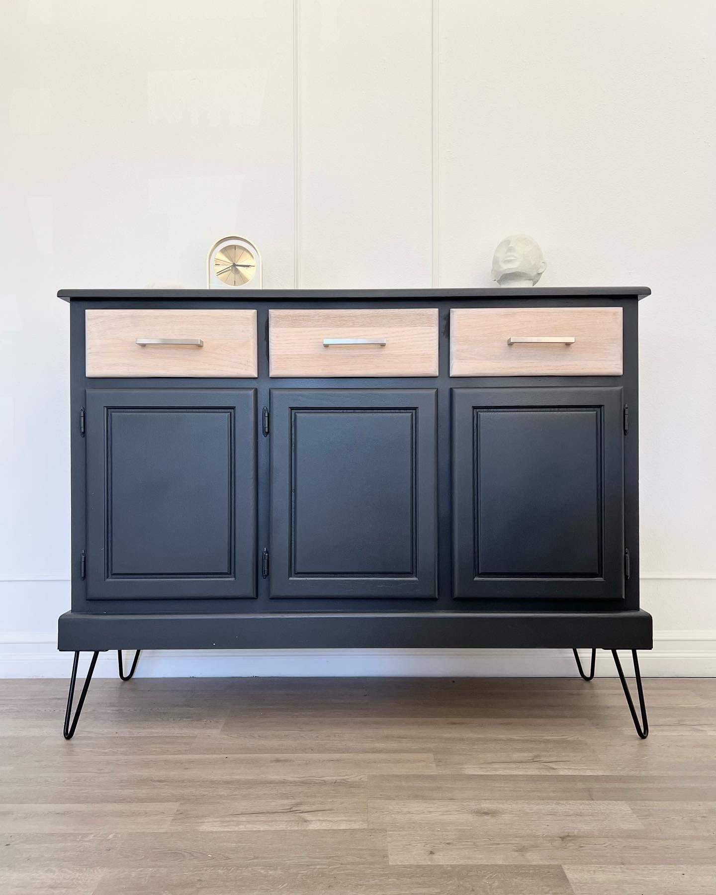 Stunning Refinished Buffet / Credenza / Entryway Storage / Bar / Tv Stand On Hairpin Feet 