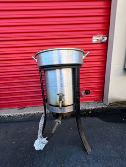 Outdoor propane turkey fryer
