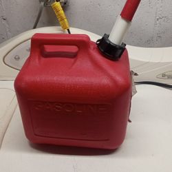 2 Gallon Gas Container In Excellent Gently Used Condition 