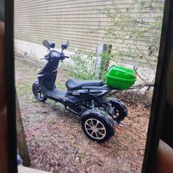 Icebear moped 13miles on it brand new. 50cc