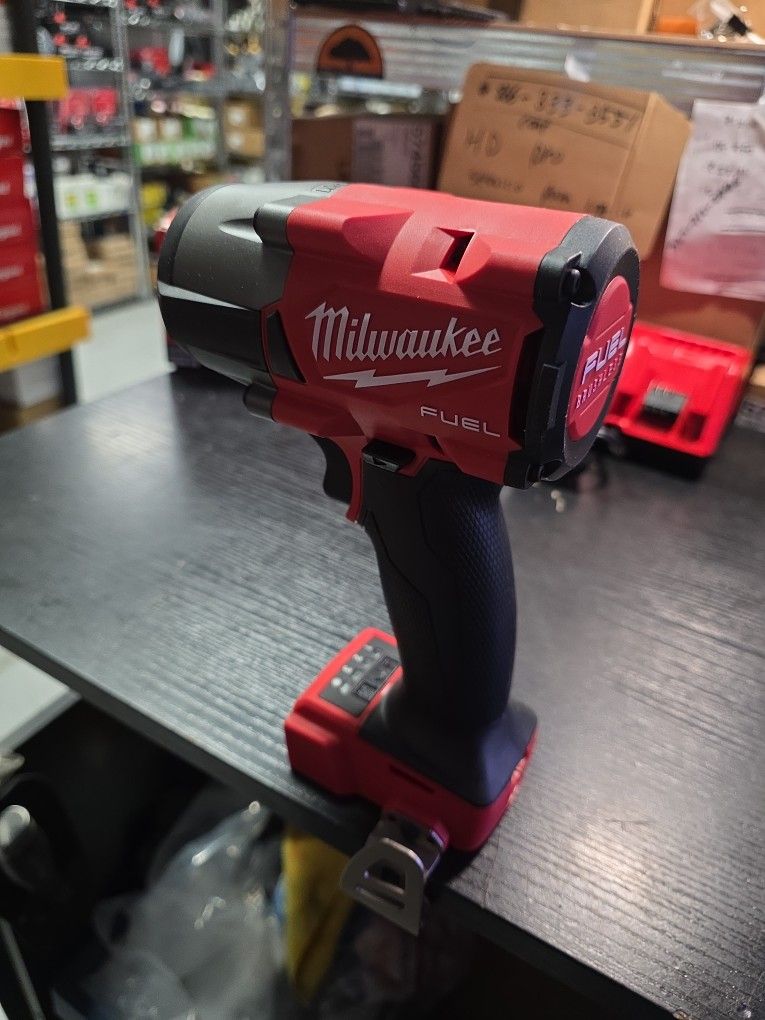 Milwaukee
M18 FUEL Gen-2 18V Lithium-Ion Brushless Cordless Mid Torque 1/2 in. Impact Wrench w/Friction Ring (Tool-Only)