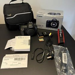 CANON  EOS 5D Mark IV body and Extra ( MINT )
