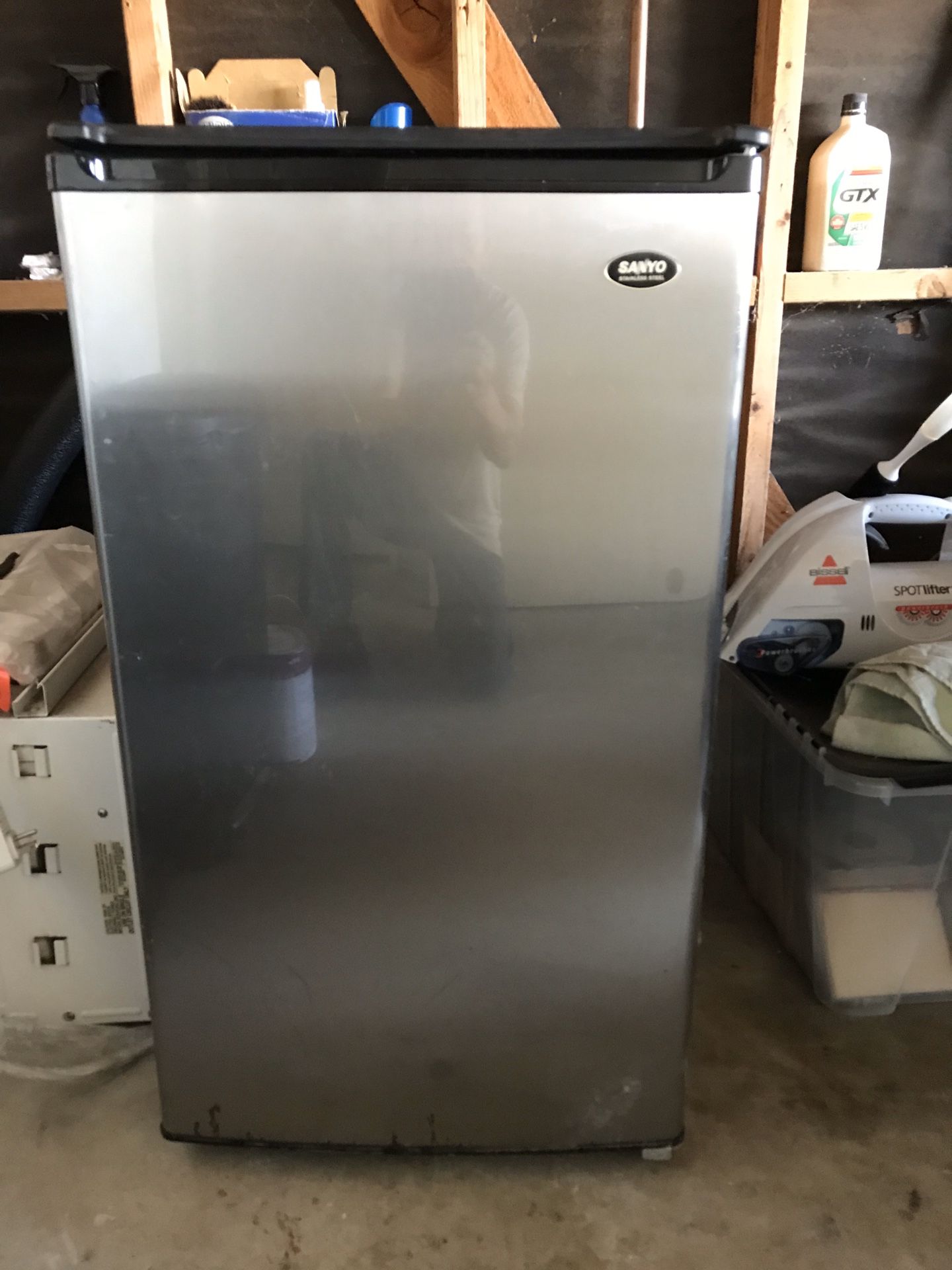Used (normal wear) SANYO Sanyo SR-3720M Counter-High Refrigerator - $100 (Mira Mesa)