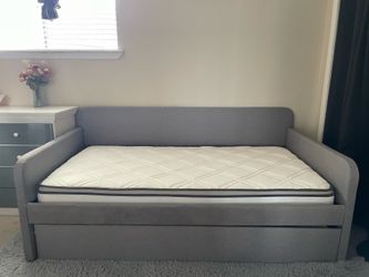 Daybed and trundle