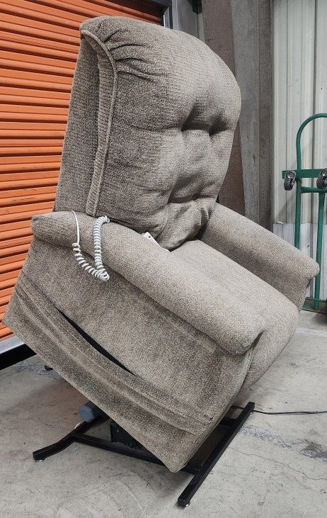 Pride Mobility Lift Assist Recliner Chair FREE DELIVERY