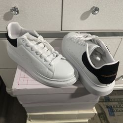 Alexander McQueen’s size 42 - 44 : 9 - 11 Men’s