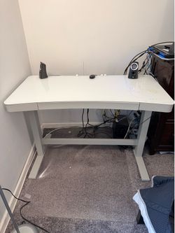 Adjustable height stand up office desk glass top