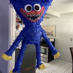Huggy Wuggy Piñata