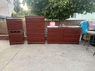 Dresser set