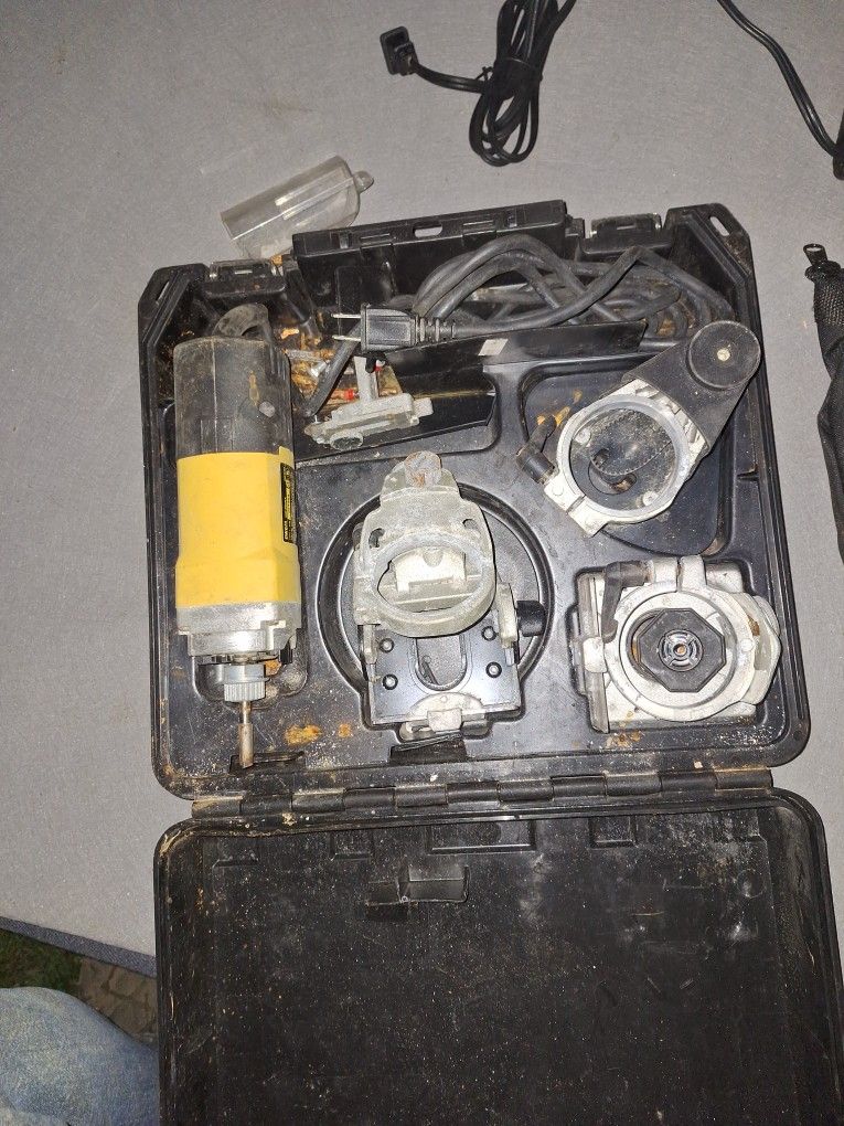 DEWALT ROUTER SET W/ CASE