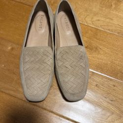 Ladies Tan suede shoes