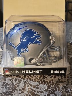 Autographed D'Andre Swift mini Helmet