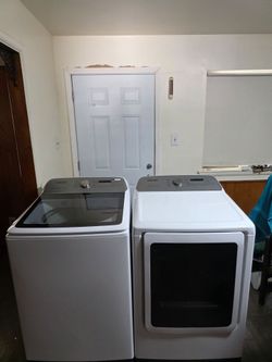 SAMSUNG WASHER AND DRYER SET BOTH ELECTRIC XL CAPACITY 5.3 CU CLEAN AND DESINFECTED DELIVERY AVAILABLE FOR EXTRA FEE