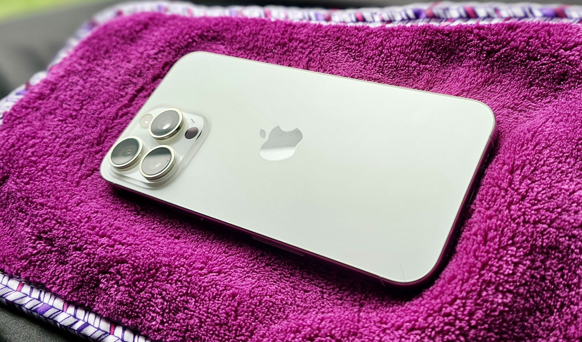 iPhone 15 PRO MAX