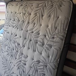 QUEEN SEALLY MATTRESS 