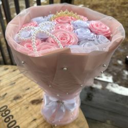 Pre Order Your Valentines bouquets. 