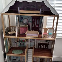 Dollhouse - Large 3-Story Dollhouse