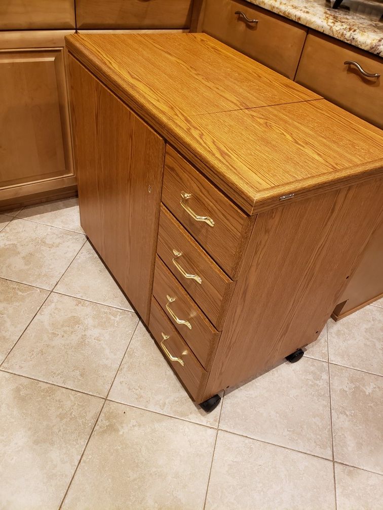 Horn 2156 Sewing with Drawers for Sale in Renton, WA OfferUp