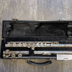 Armstrong 104 Student Model Closed-Hole Flute with C Foot