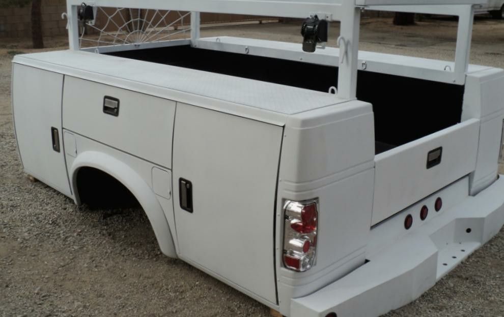 The "STAHL GRAND CHALLENGER" Dually Contour Truck Matching Utility Bed