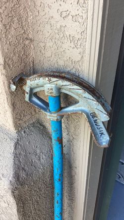 Reliable Manual Conduit Bender (3/4" & 1/2") – Priced to Sell