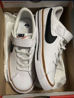 New Kids Nike Court Legacy Size 2