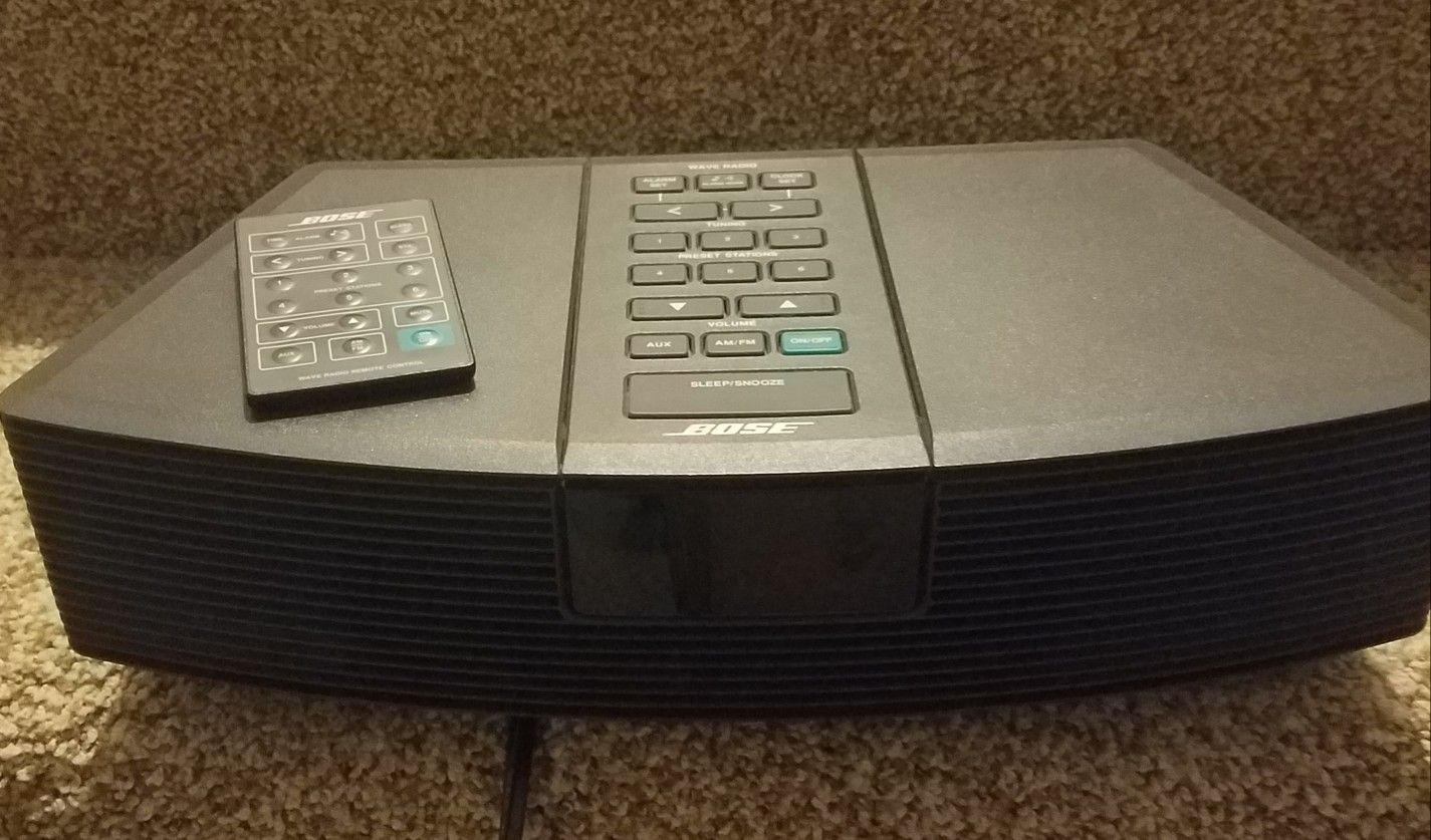 Black Bose wave radio