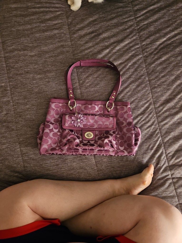 Official Coach Penelope Purse