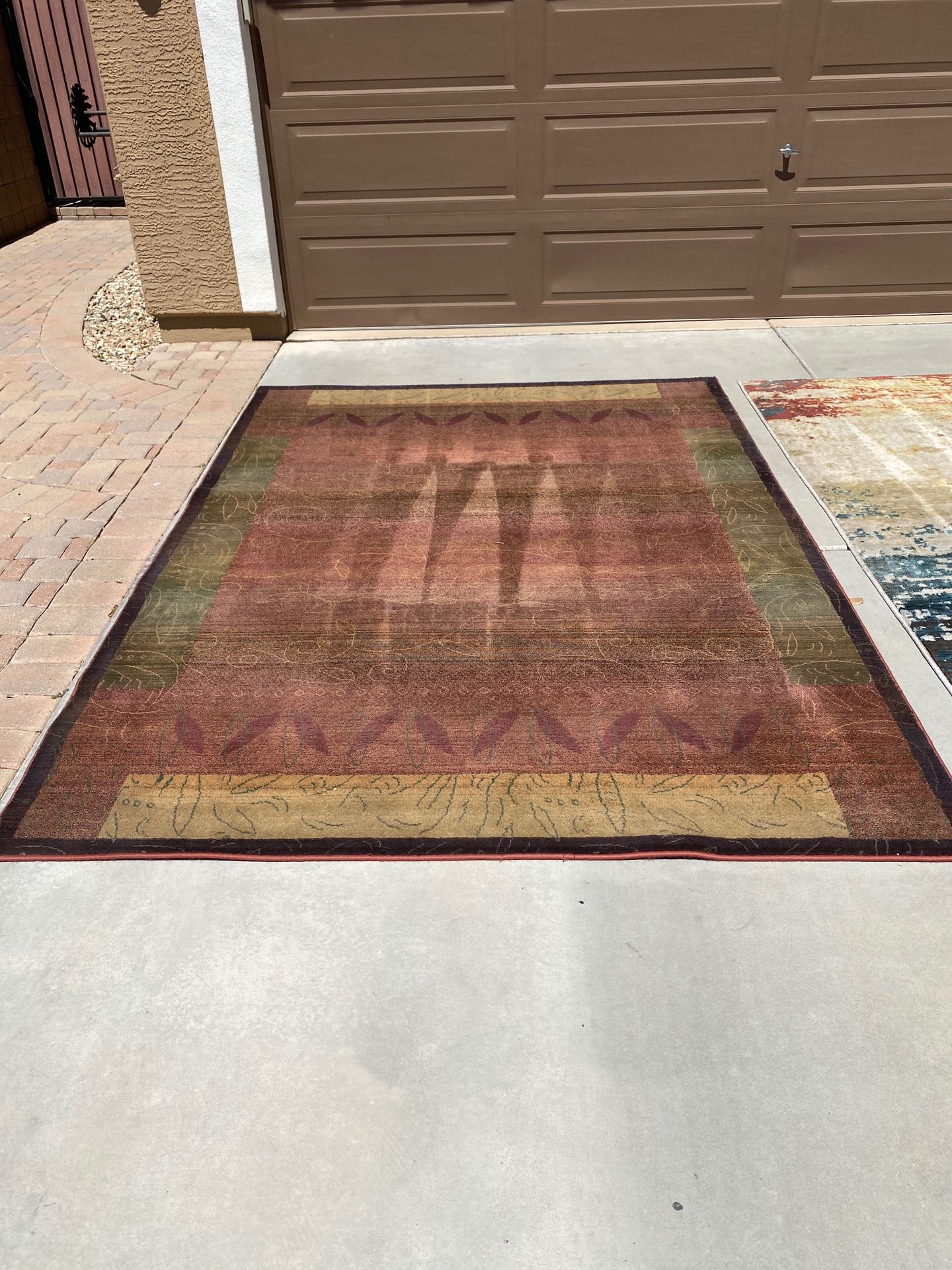 1 Large Lazy Boy area rugs for Sale in Queen Creek, AZ OfferUp